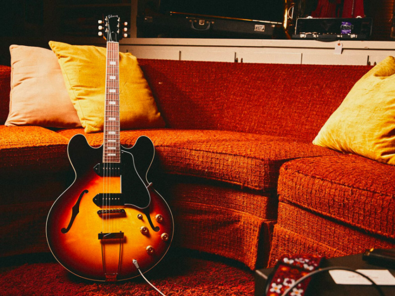 Gibson-Slim-Harpo-Lovell-ES-330