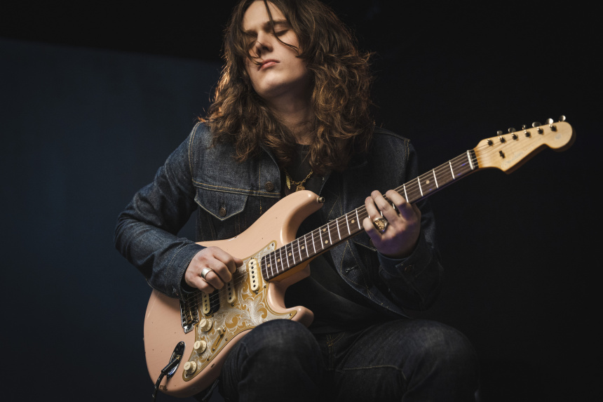 Fender Tyler Bryant “Pinky” Stratocaster