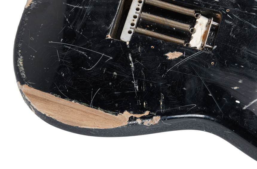 Trasera de la Fender Stratocaster destrozada por K
