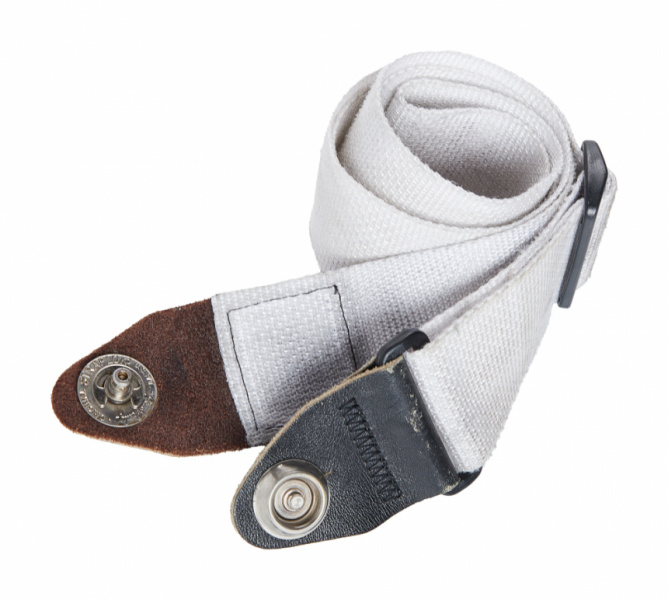 Correa de la Fender Stratocaster destrozada por Ku