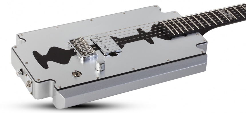 Cuerpo de la Machine Gun Kelly Razor Blade