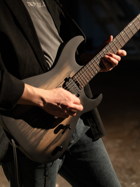 Tocando la Cort KX500 Pale Moon