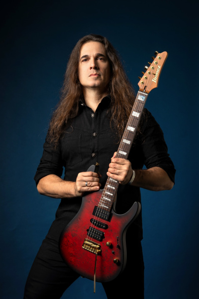 Kiko Loureiro con su Ibanez KIKO300
