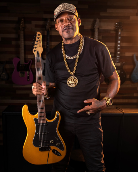 Eric Gales con la Kiesel EG2
