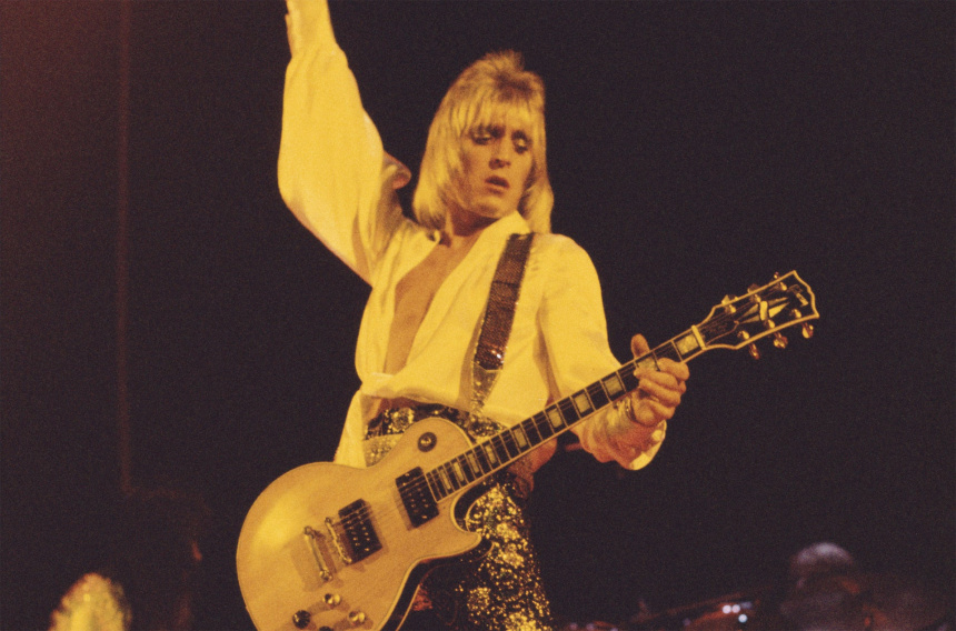 Mick Ronson con su Gibson Les Paul Custom de 1968