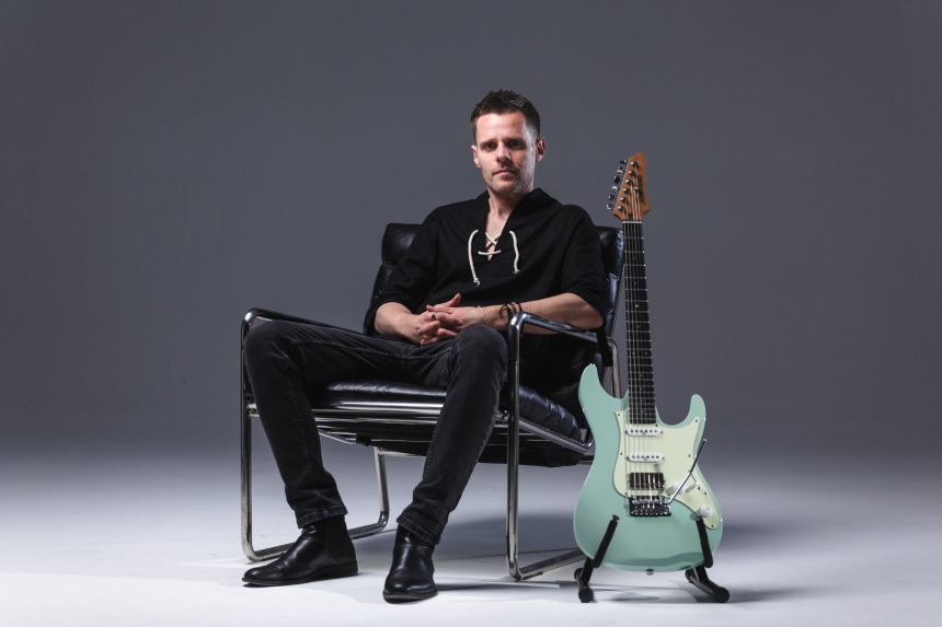 Luca Mantovanelli con su Ibanez LM10