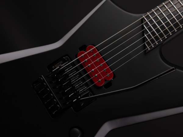 Vibrato y humbucker de la Solar Guitars E1.61FR Assassin