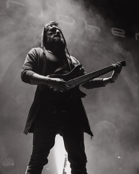 Jake Bowen en directo con una Strandberg