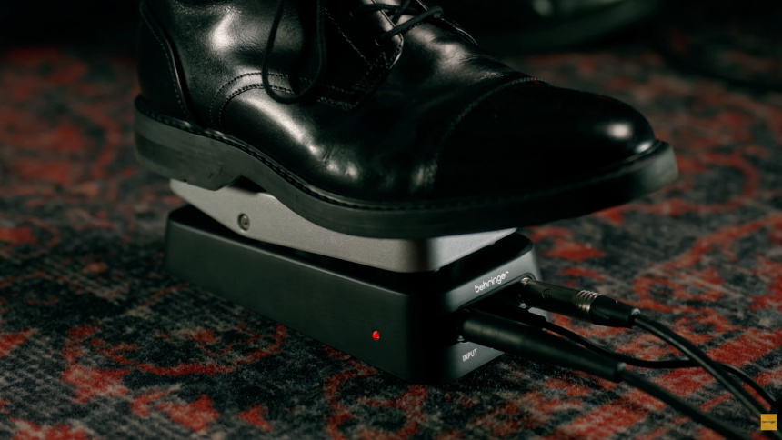 Lateral del Behringer Real McCoy WahWah