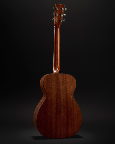 Trasera de la Custom Shop 0-18