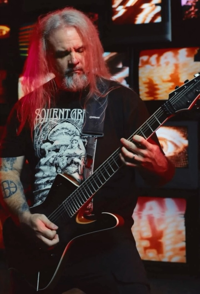 Wes Hauch con su Ibanez ICWH727