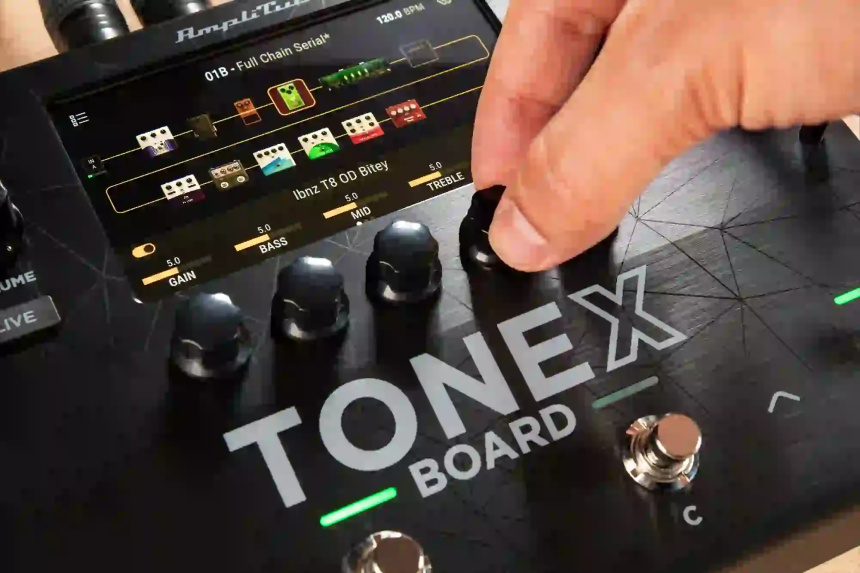 Pantalla y encoders del IK Multimedia TONEX Board