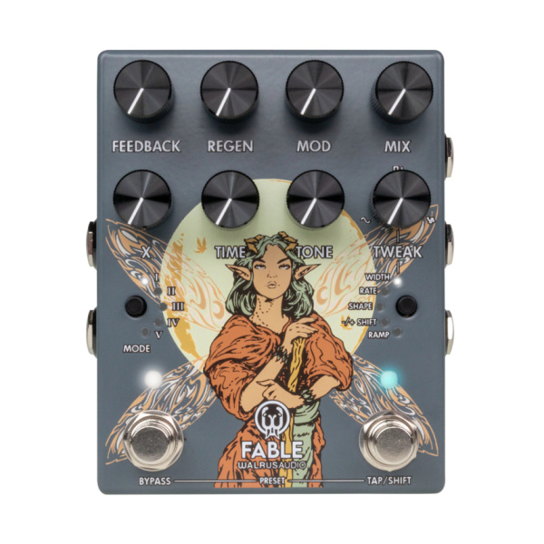 Pedal gris azulado de Walrus Audio Fable MKII con ilustración de un hada con capa naranja, ocho mandos negros y dos conmutadores en vista frontal