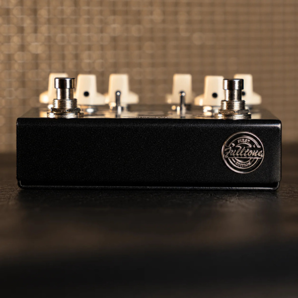 Fulltone OCD'Lux visto de lado con insignia Fulltone First Edition