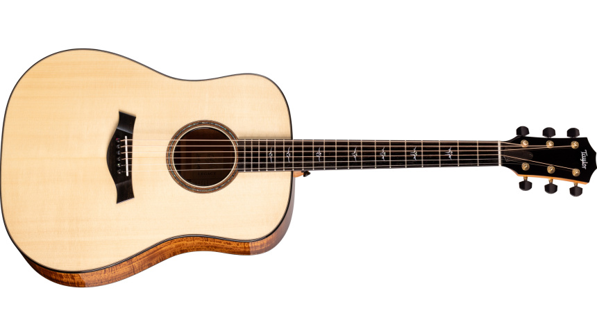 Guitarra acústica Taylor Custom Legacy K10 LTD vista entera en diagonal sobre fondo blanco