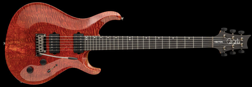 Guitarra PRS Tekton T color Imperial Topaz en horizontal sobre fondo negro con trémolo de dos puntos y palanca