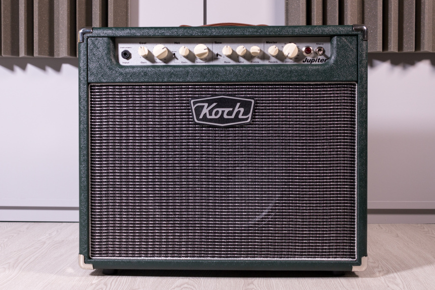 Combo de guitarra Koch Jupiter 45 visto de frente con acabado tólex verde