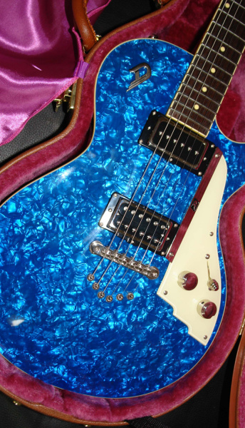 Guitarra eléctrica Duesenberg 49er con acabado Blue Pearl