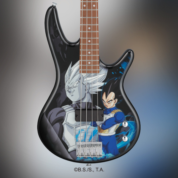 Bajo eléctrico de cuatro cuerdas con cuerpo negro que muestra a Vegeta a color y Super Saiyan en gris, un humbucker y puente fijo cromado.