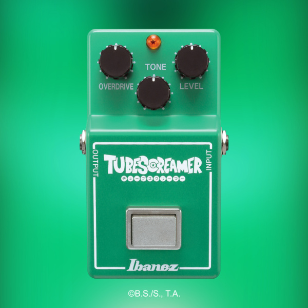 Pedal de efectos Tube Screamer de caja verde con controles Overdrive, Tone y Level, logotipo rediseñado para la colaboración, nombre en katakana y LED con forma de bola de dragón de una estrella.
