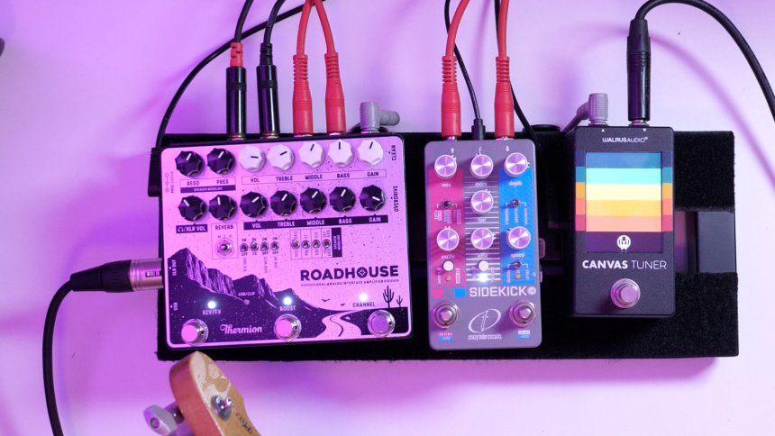 Vista cenital del Thermion Roadhouse, el Crazy Tube Circuits Sidekick Jr y el afinador Walrus Audio Canvas Tuner sobre una pedalera negra