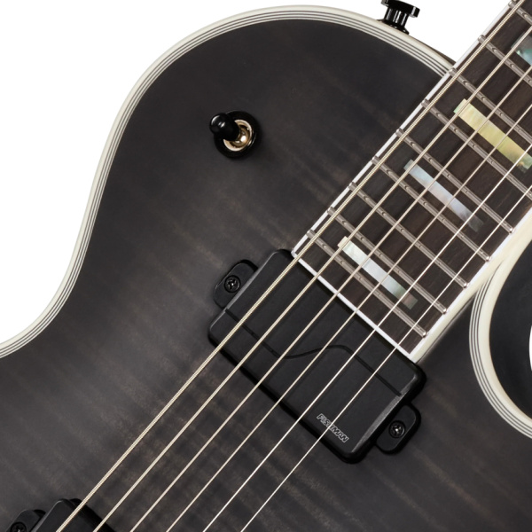 Detalle de la pastilla Fishman Fluence del mástil de la Prophecy Les Paul Baritone, montada sin aro