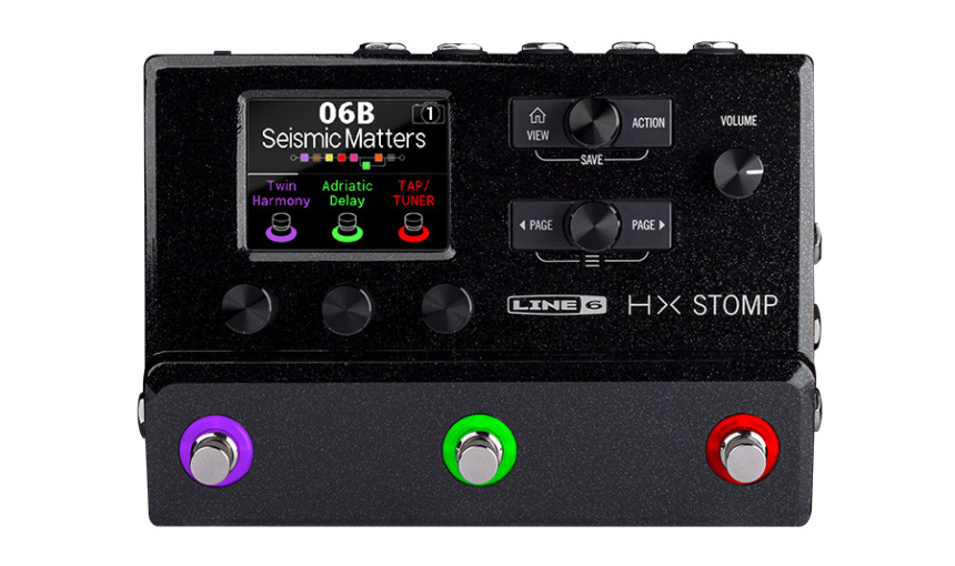 Pedalera Line 6 HX Stomp vista desde arriba, con la pantalla a color y tres pulsadores iluminados en morado, verde y rojo