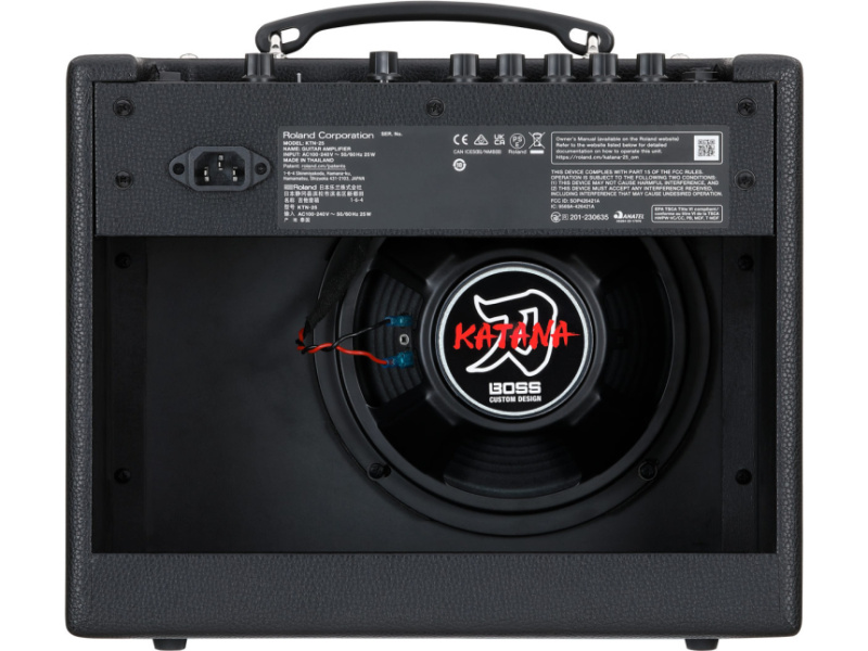 Parte trasera abierta del BOSS Katana-25 con el altavoz de 8 pulgadas a la vista