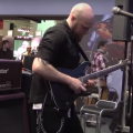 Andy James en el stand de Randall