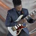 Tosin Abasi muestra su Ibanez TAM100 Signature de ocho cuerdas