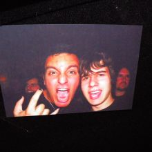 Con mi colega fenando :) no toca la guitarra pero toca los coj-nes que da gusto :D