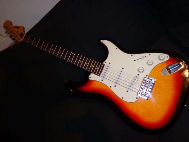 Guitarra Eléctrica Mirrs Stratocaster
