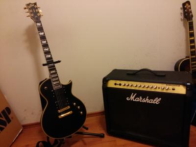 Ampli y guitar 1.jpg