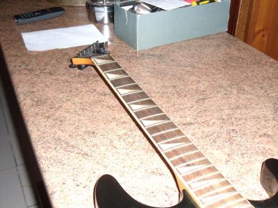 mastilyguitarra.JPG