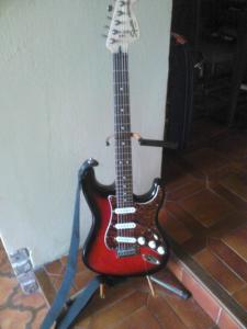 guitarra-squier-standard-stratocaster-alta-gama-mejorada-11117-MLU20039830921_012014-F.jpg