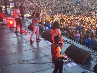 JULIAN CASABLANCAS SIGNATURE POSE THE STROKES.JPG