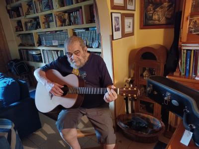 JUAN TOCANDO_905_n.jpg