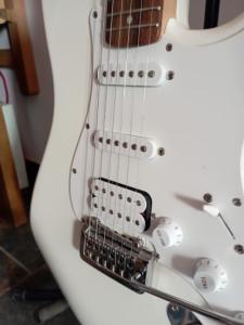 Squier Strato 3.jpeg