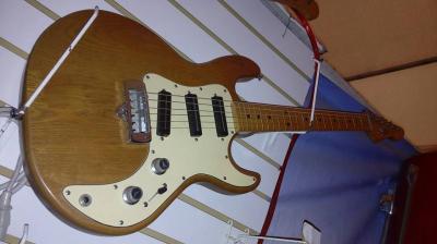 PEAVEY T30 2,800.jpg