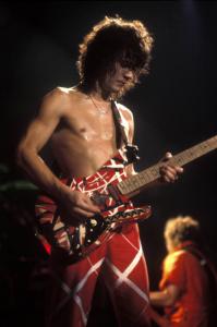 foto-vom-musiker-eddie-van-halen-von-van-halen-bei-einem-auftritt-in-new-york.jpg
