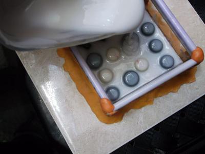 vaciando el caucho siliconado.jpg