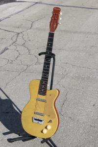 DANELECTRO SILVERTONE RARE TWEED 1956 GINGER PEANUT BODY 00.JPG