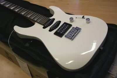 jackson-js23-dinky-guitar-snow-white-[2]-1673-p.jpg