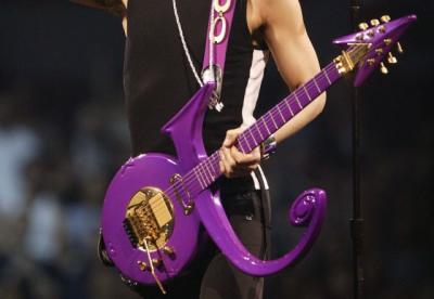prince-love-symbol-guitar-e1461328235208.jpg