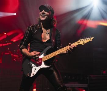 Matthias_Jabs_veerkamp_guitarra_1501.jpg