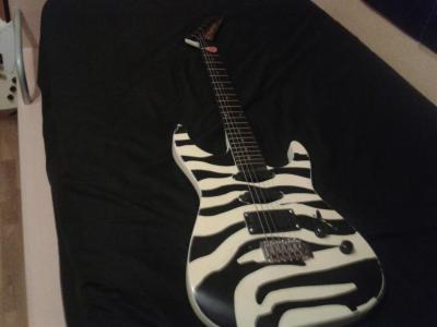 guitarra kramer zebra.jpg