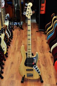 im21005173500fender-american-elite-jazz-bass-v-natural-maple.jpg