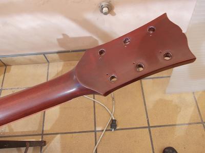 gibson SG Victor 142.jpg