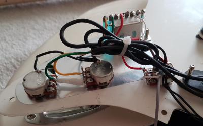 Electronica Squier 01.jpg