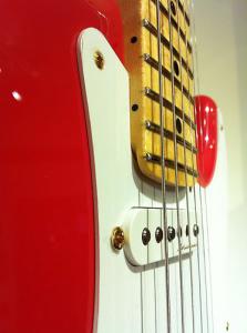 fender-custom-shop-56-nos-strat-ltd-22-fret-fiesta-red-inc-hank-marvin-bk-[2]-278-p.jpg